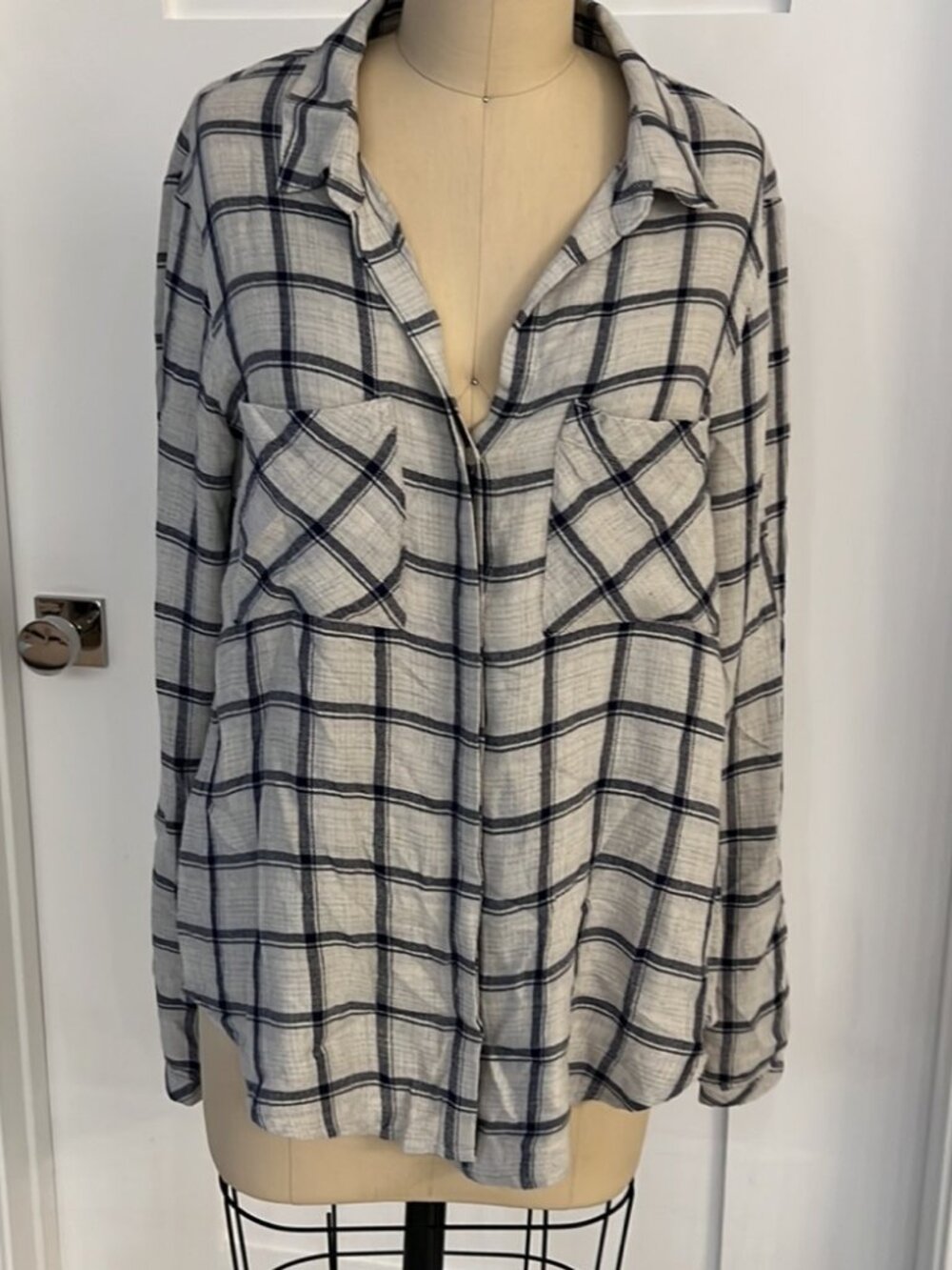 Cloth & Stone Gray Blue Plaid Button Down Shirt M 100% Rayon